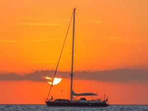 Egadi in barca a vela con tramonti meravigliosi