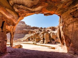 Viaggio per famiglie in Giordania - Le case dei Nabatei a Petra