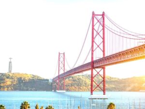 Viaggio in Portogallo sul ponte rosso